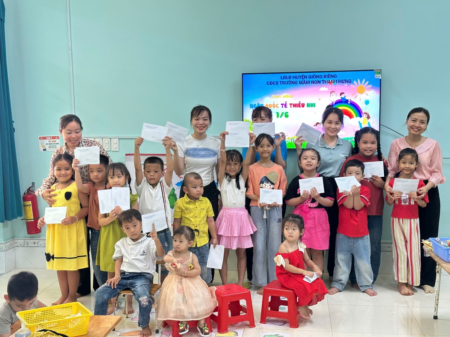 Chúc các con luôn mạnh khỏe, chăm ngoan, học giỏi và luôn là niềm tự hào của gia đình, nhà trường và xã hội.