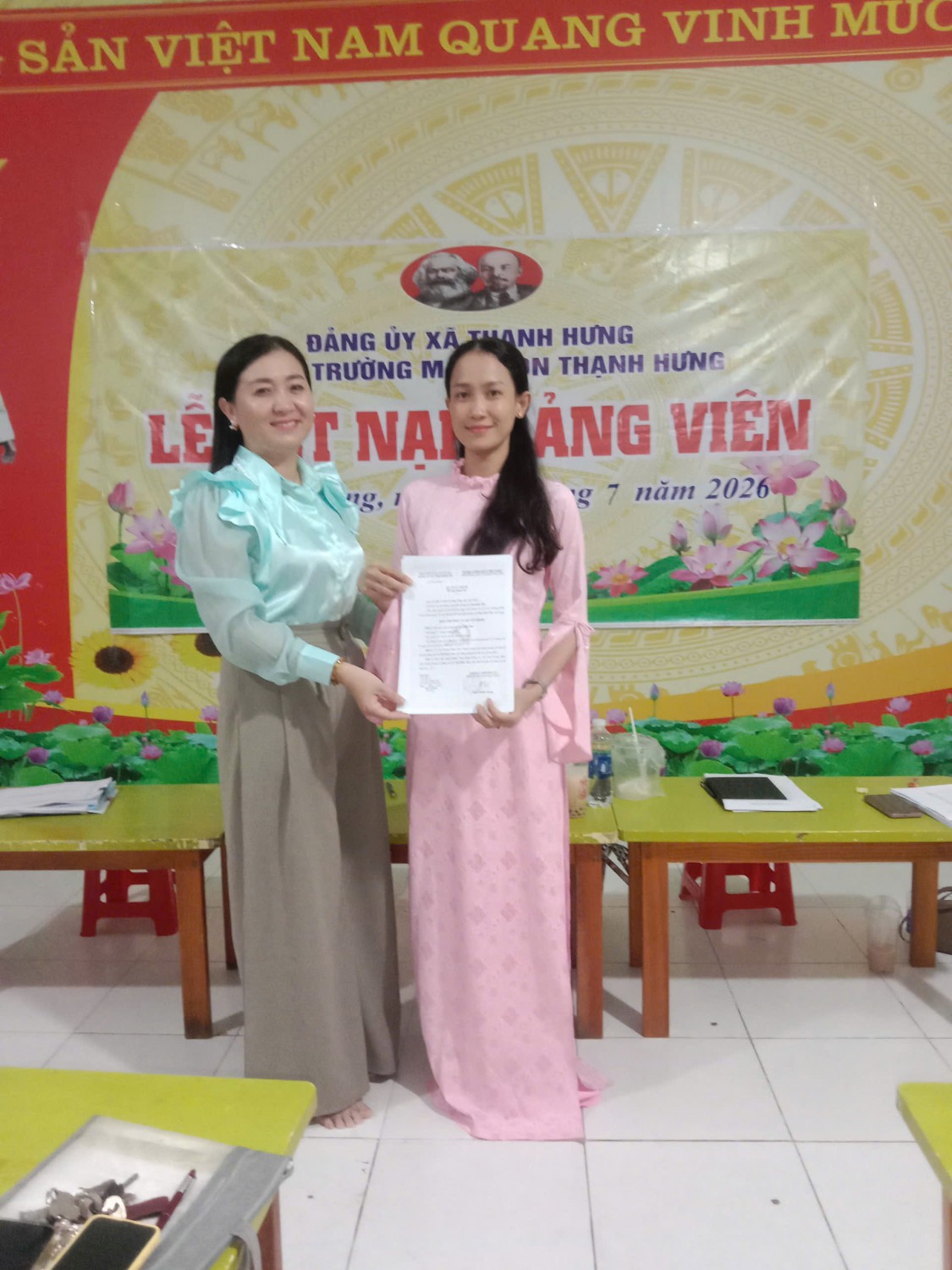 CHI BỘ TRƯỜNG MẦM NON THẠNH HƯNG TỔ CHỨC LỄ KẾT NẠP ĐẢNG VIÊN MỚI NĂM 2026